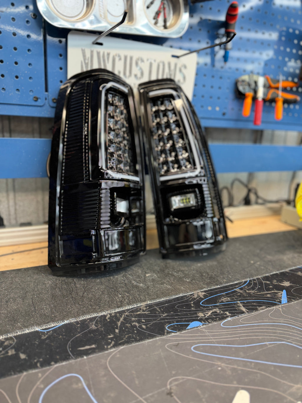 1999-2006 GMC SIERRA | 2003-2007 CHEVY SILVERADO LED TAIL LIGHTS