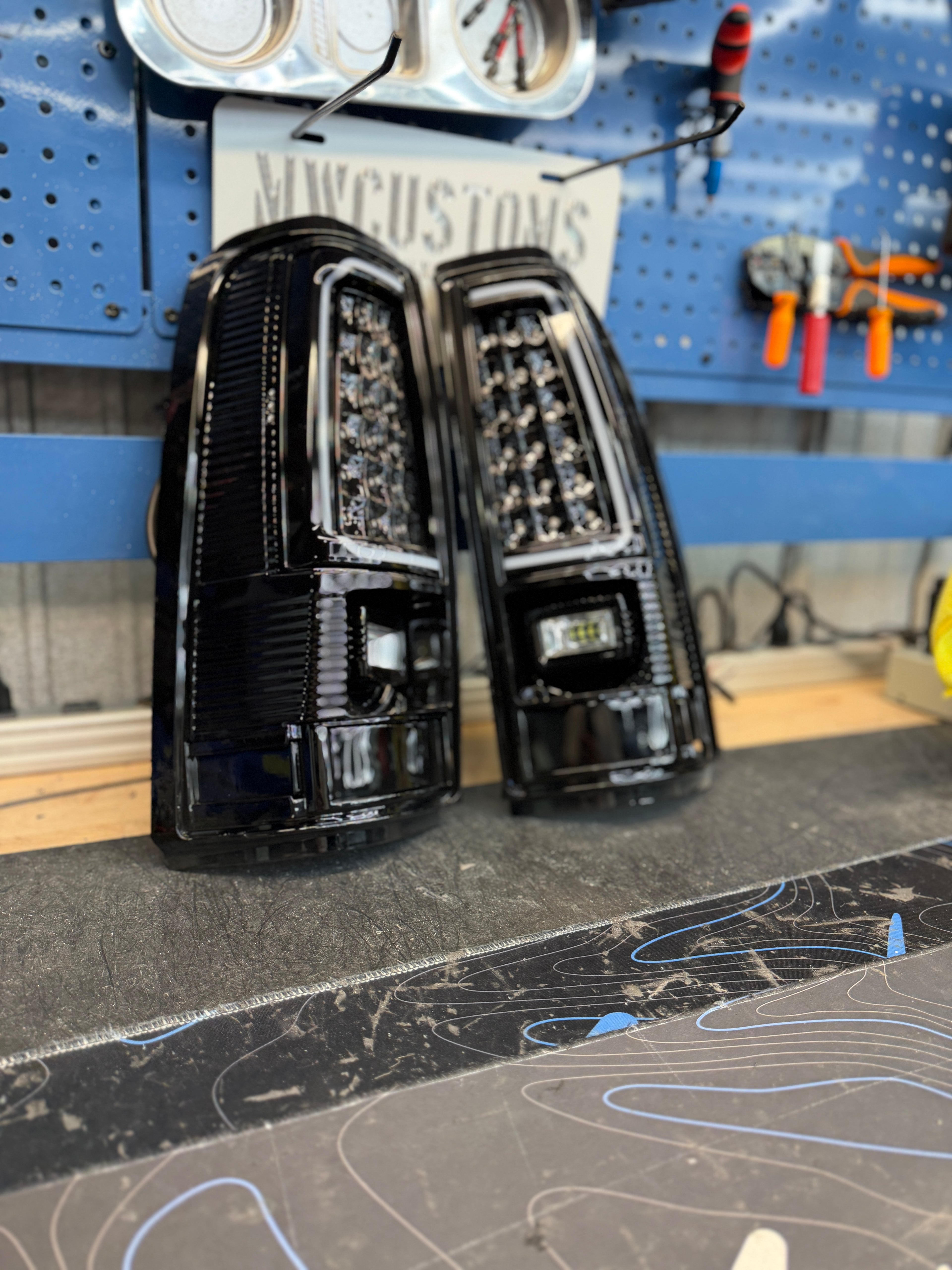 1999-2006 GMC SIERRA | 2003-2007 CHEVY SILVERADO LED TAIL LIGHTS