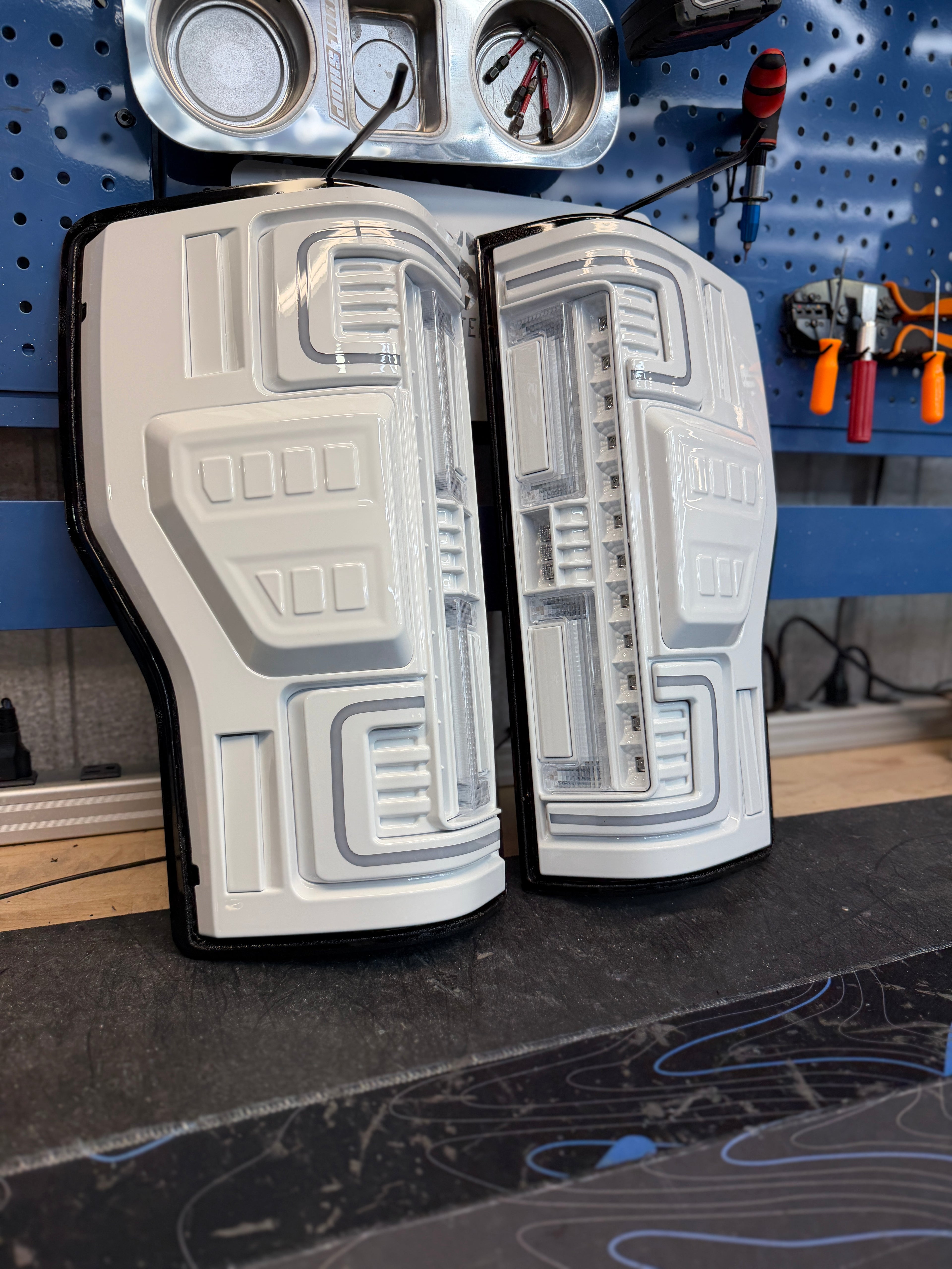 2020-2020 FORD SUPER DUTY LED TAIL LIGHTS (Fits factory halogen trucks only)