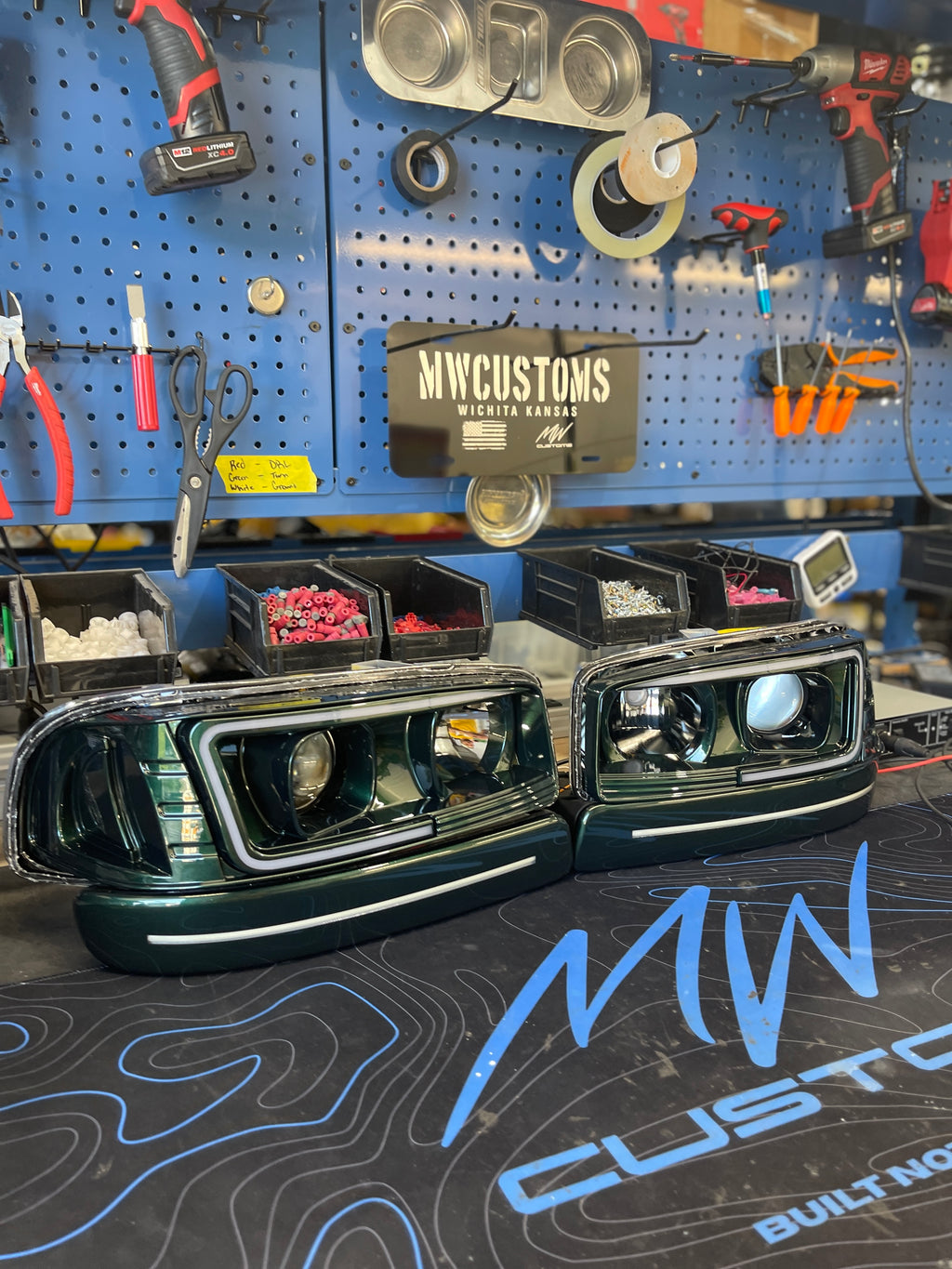 1999 - 06 GMC SIERRA C BAR HEADLIGHTS GEN 2