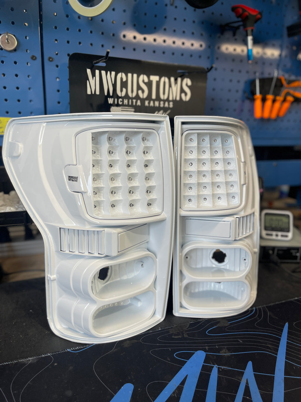 2007-13 TOYOTA TUNDRA TAIL LIGHTS