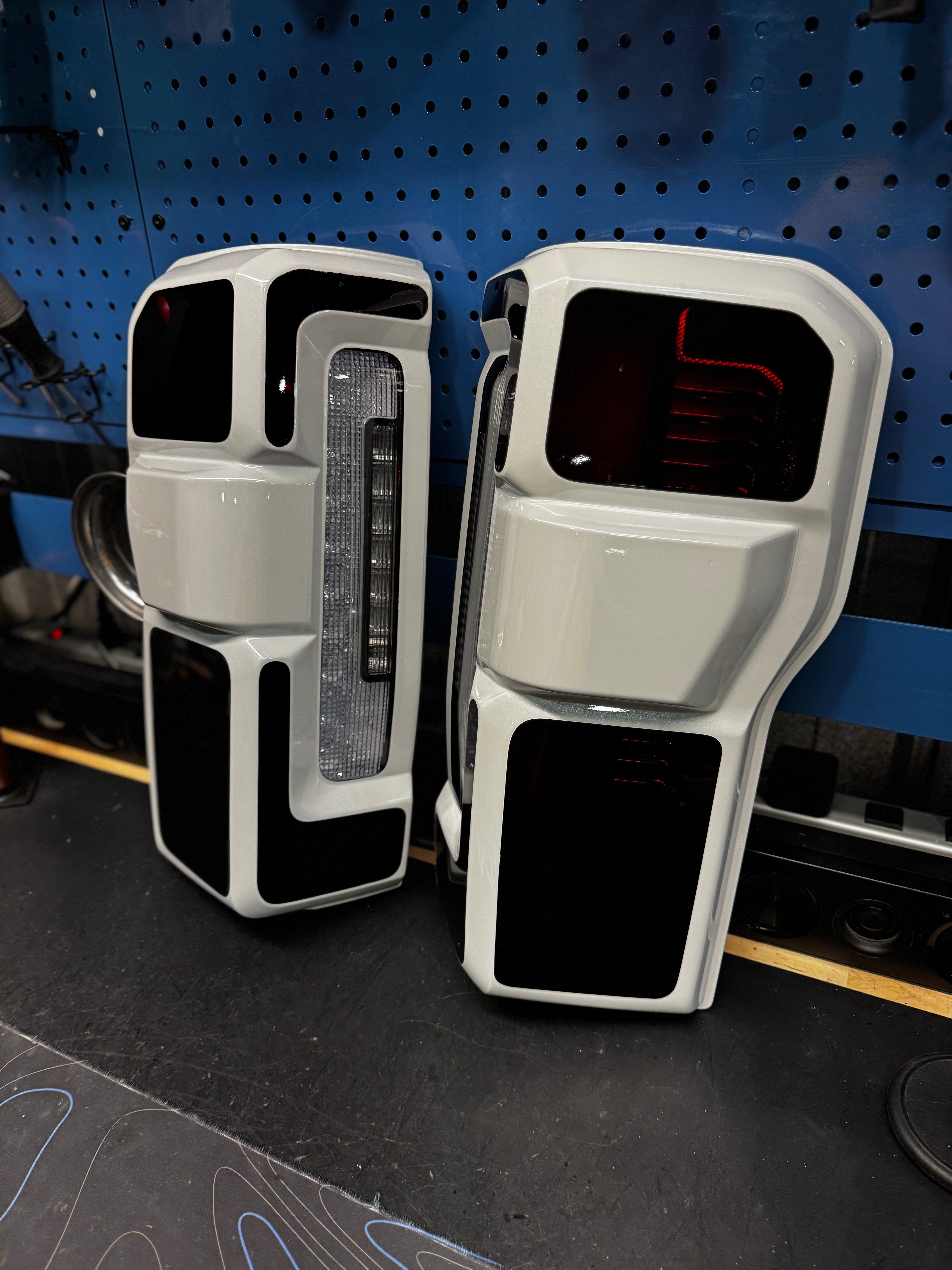 2023 - 26 FORD SUPER DUTY CUSTOM TAIL LIGHTS