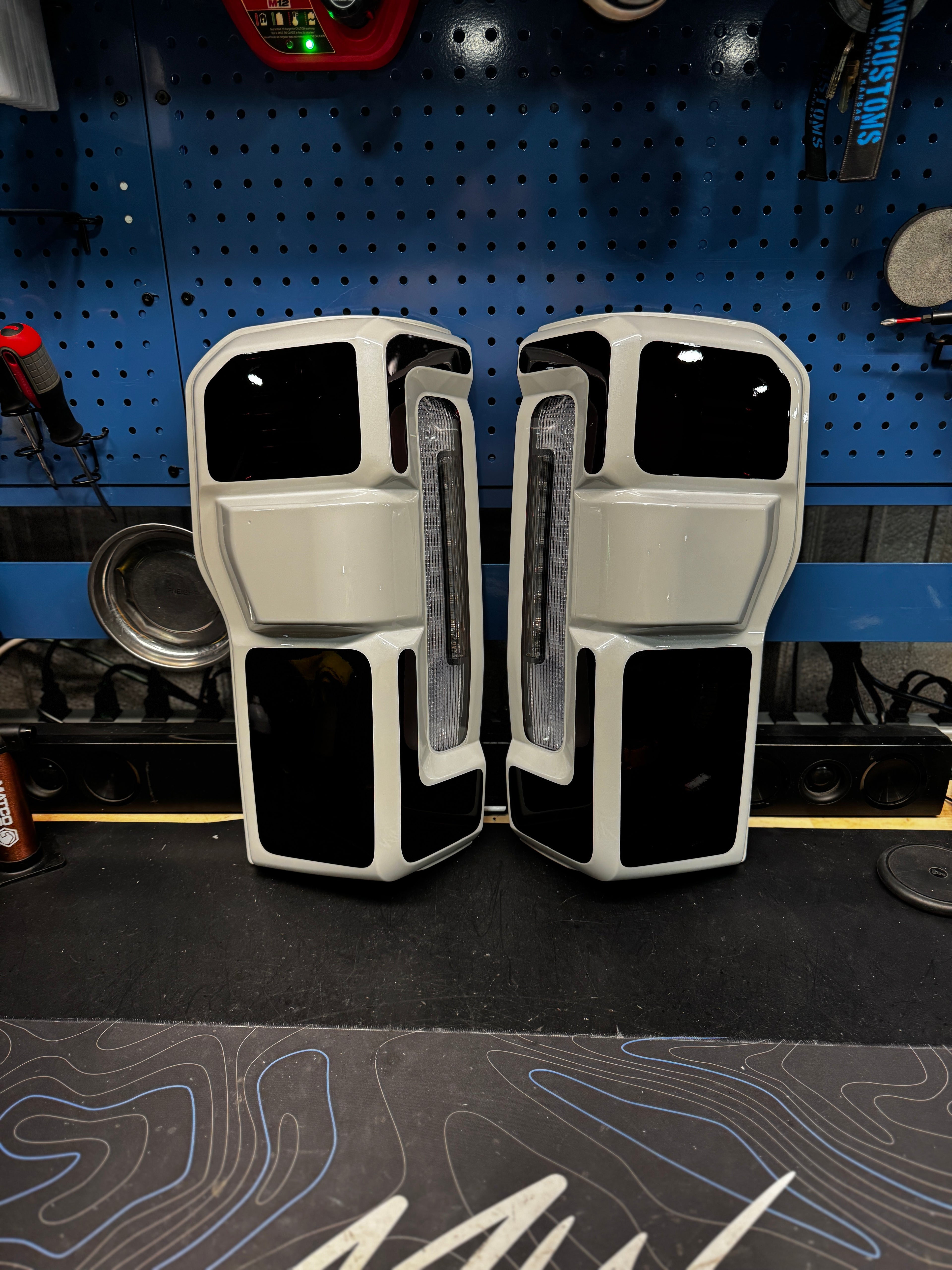 2023 - 26 FORD SUPER DUTY CUSTOM TAIL LIGHTS