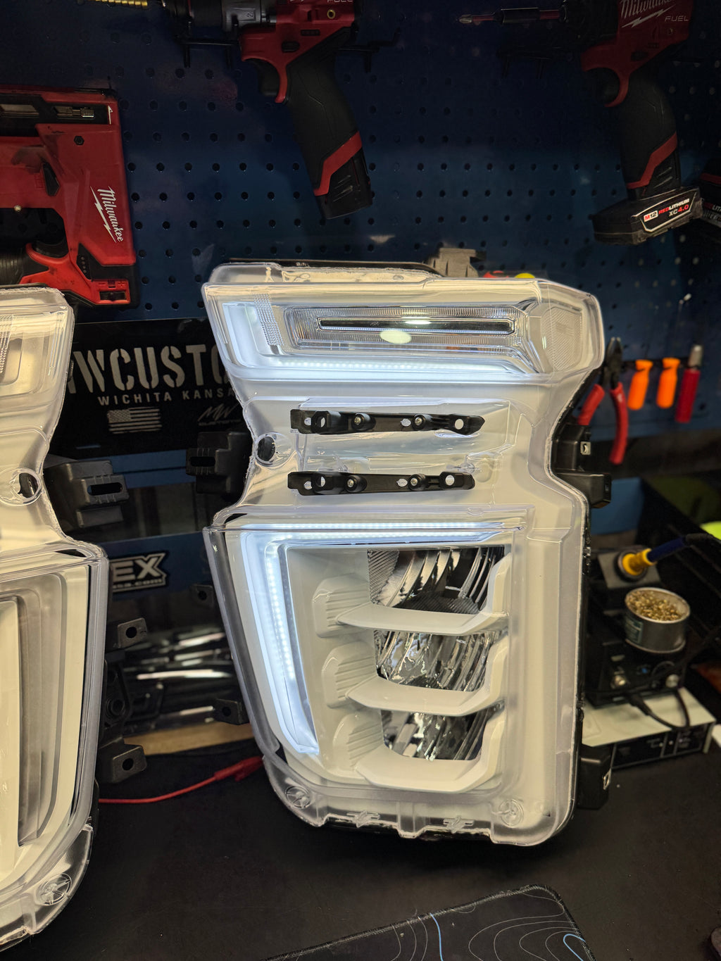 2020 - 23 CHEVY SILVERADO 2500 HEADLIGHTS