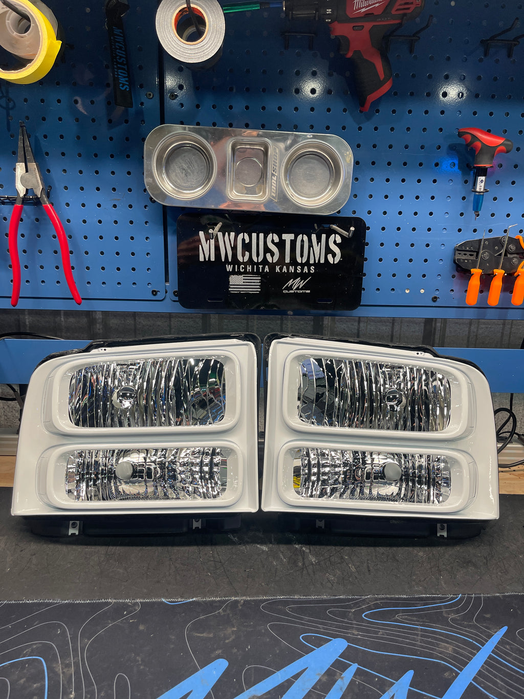 2005-07 FORD SUPER DUTY HEADLIGHTS (will also fit 99-04)