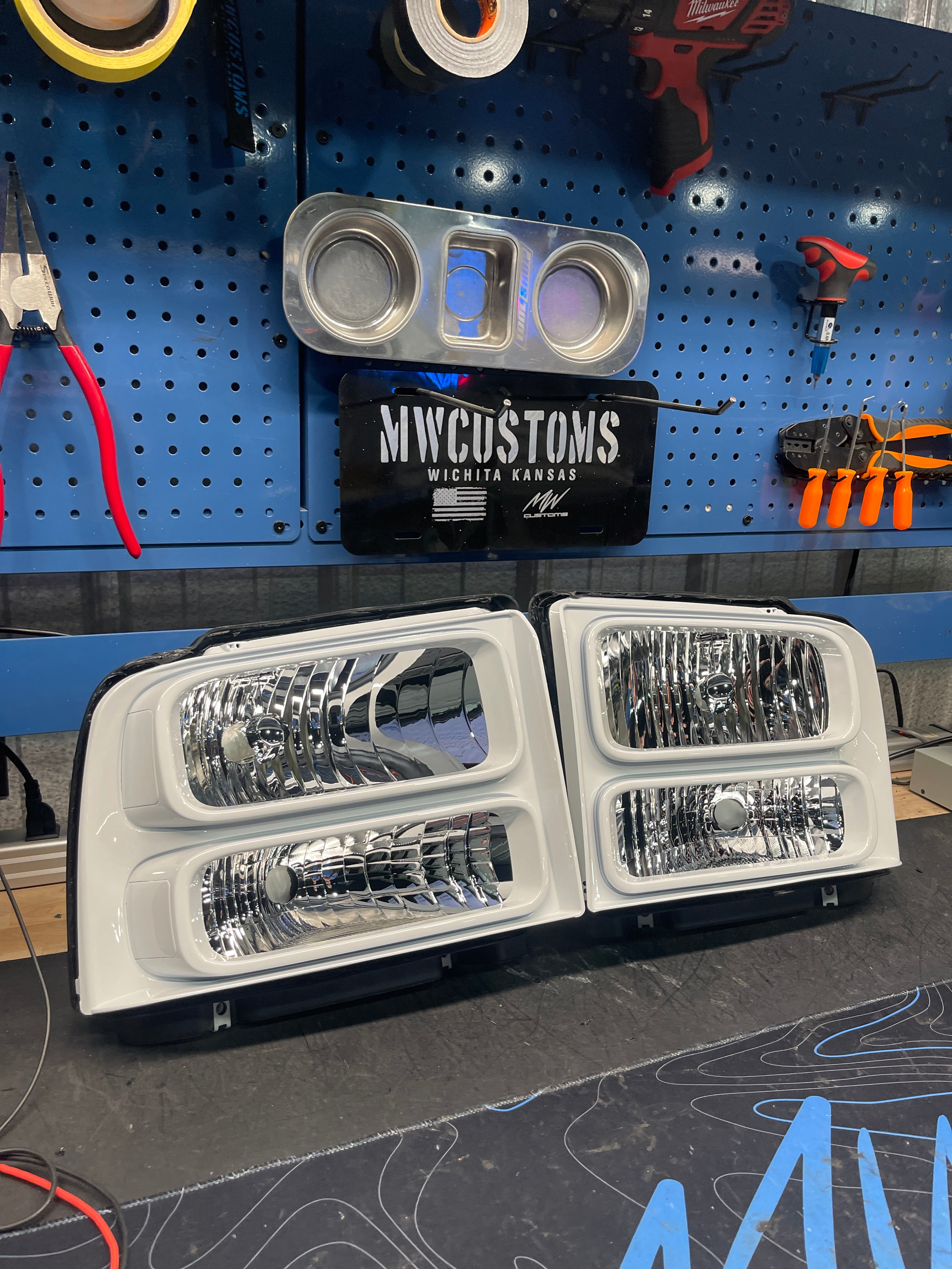 2005-07 FORD SUPER DUTY HEADLIGHTS (will also fit 99-04)