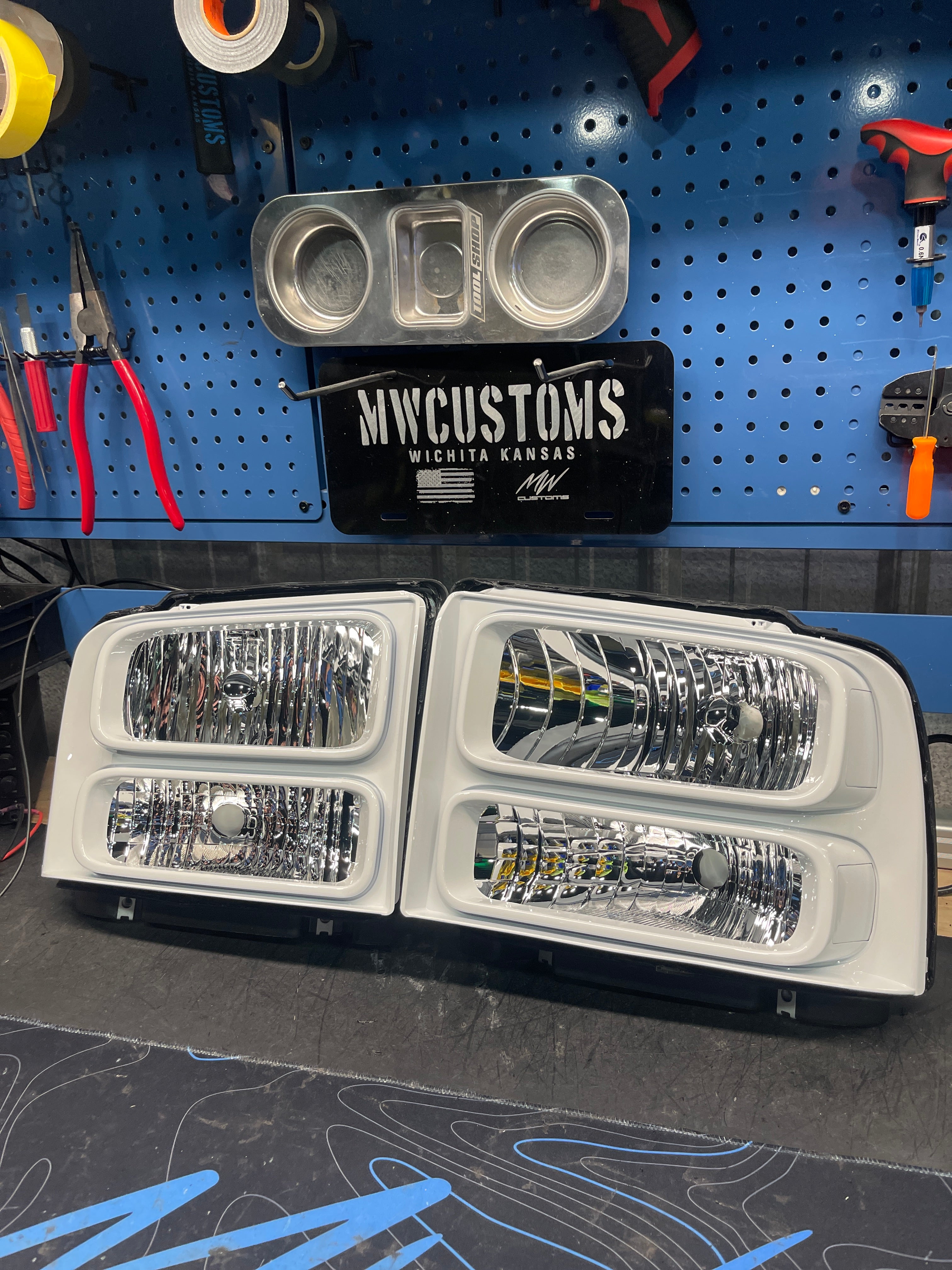 2005-07 FORD SUPER DUTY HEADLIGHTS (will also fit 99-04)