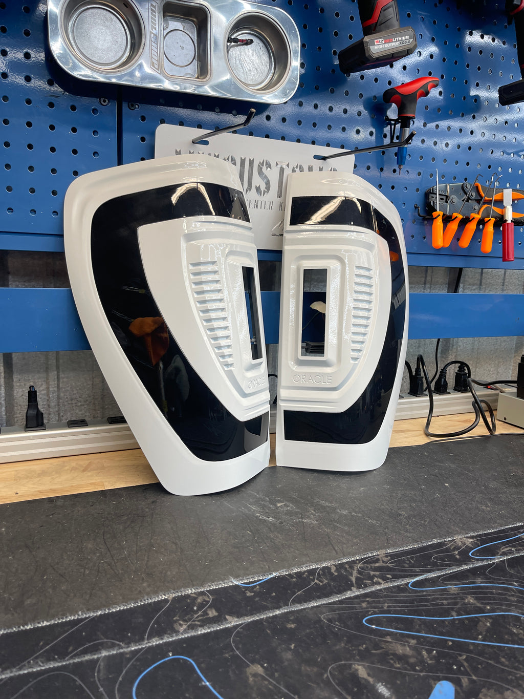 2019-23 GMC SIERRA FLUSH MOUNT TAIL LIGHTS