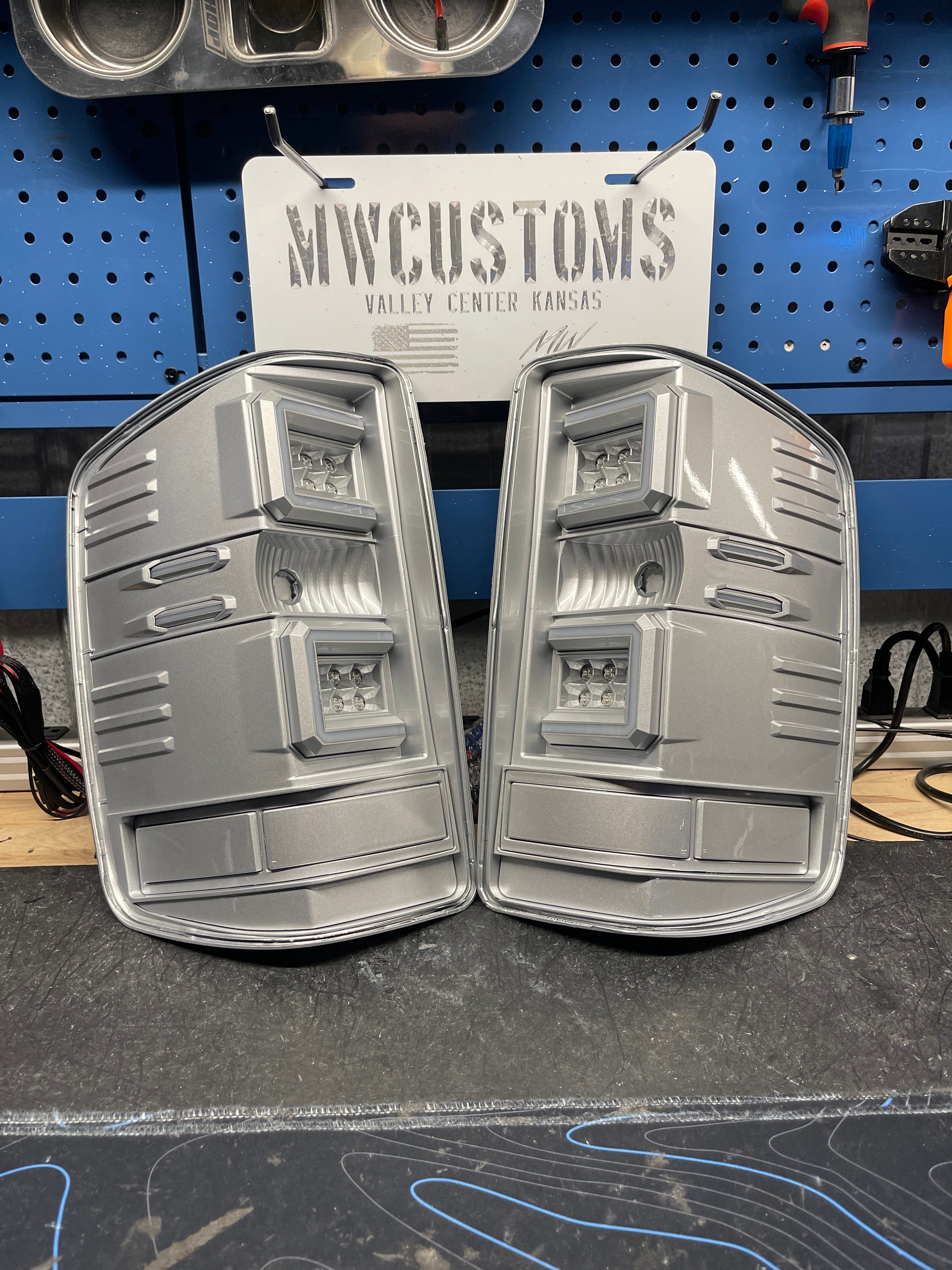 2014-18 CHEVROLET SILVERADO C BAR TAIL LIGHTS