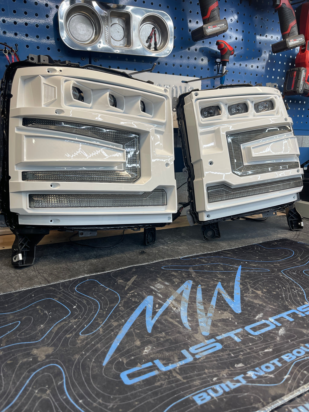 2016 - 2018 CHEVY SILVERADO 1500 MORIMOTO XB HEADLIGHTS