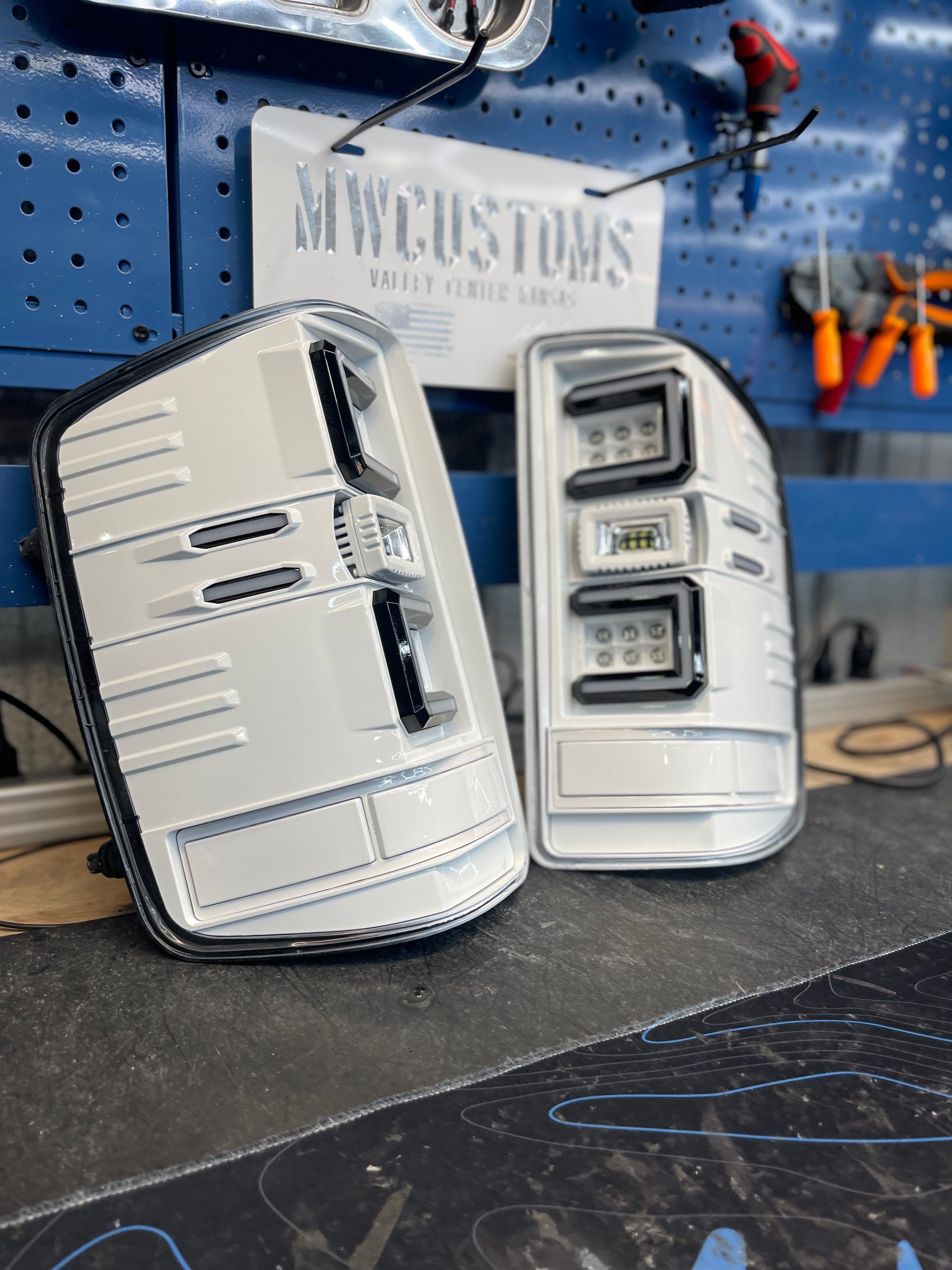 2014 - 2018 CHEVY SILVERADO 1500 | 2015-2019 CHEVY SILVERADO HD C BAR TAIL LIGHTS