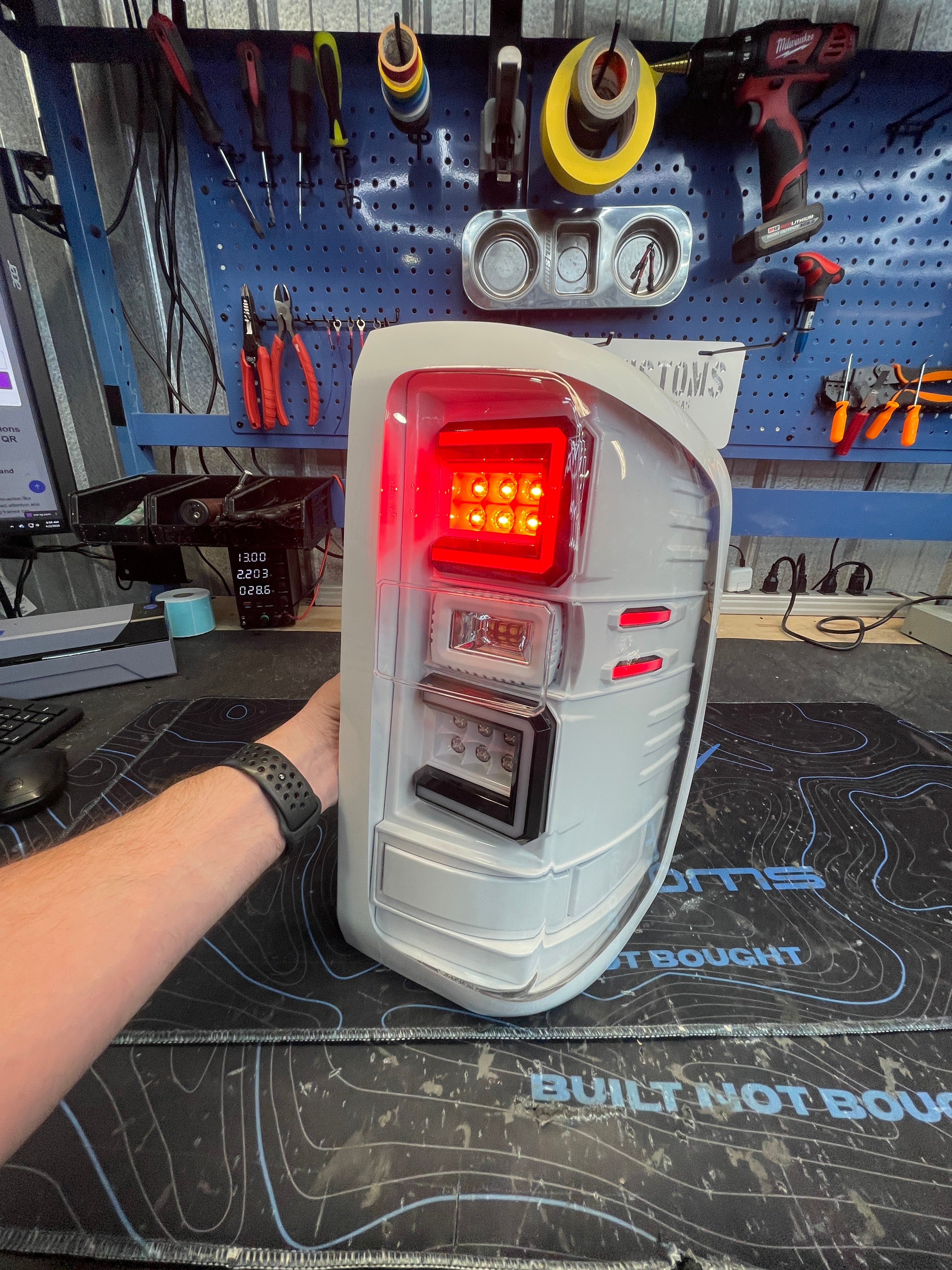 2014 - 2018 CHEVY SILVERADO 1500 | 2015-2019 CHEVY SILVERADO HD C BAR TAIL LIGHTS