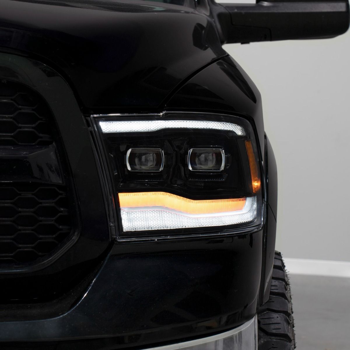 2009-2018 Ram 1500/2500/3500 Sequential LED Projector Headlights