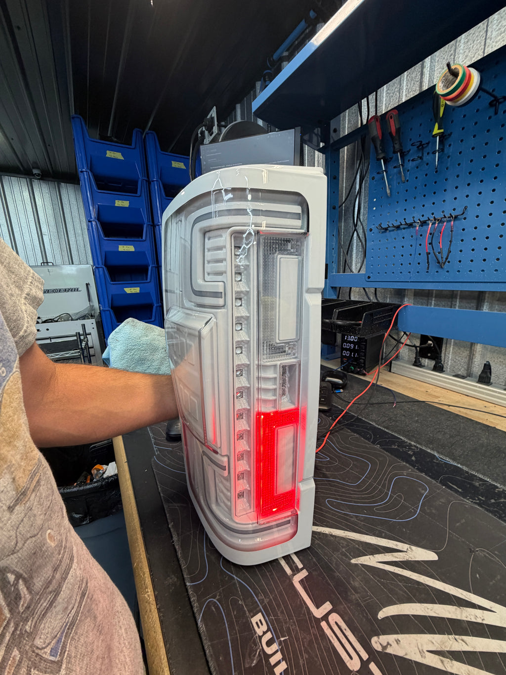 2020-2020 FORD SUPER DUTY LED TAIL LIGHTS (Fits factory halogen trucks only)
