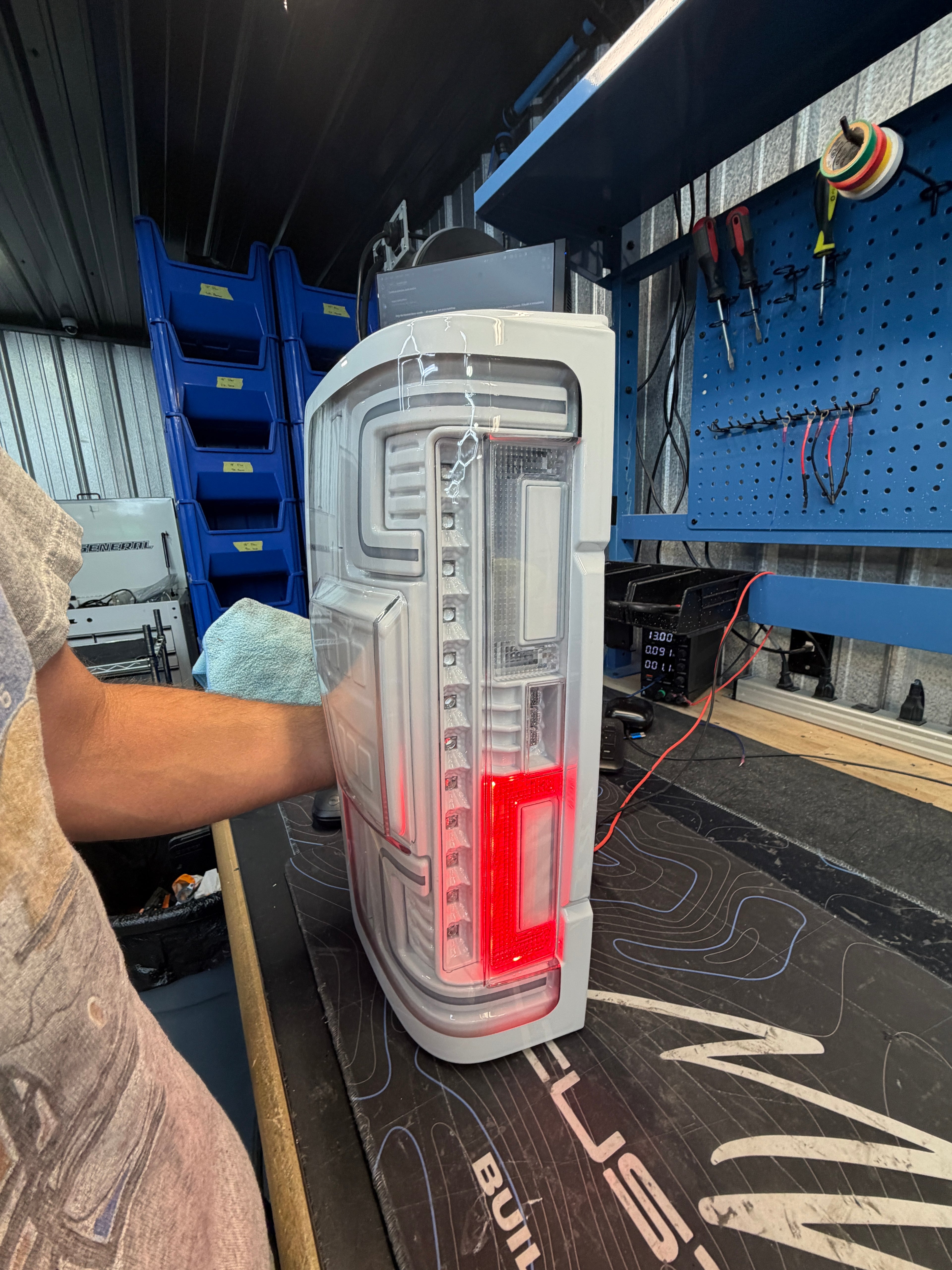 2020-2020 FORD SUPER DUTY LED TAIL LIGHTS (Fits factory halogen trucks only)