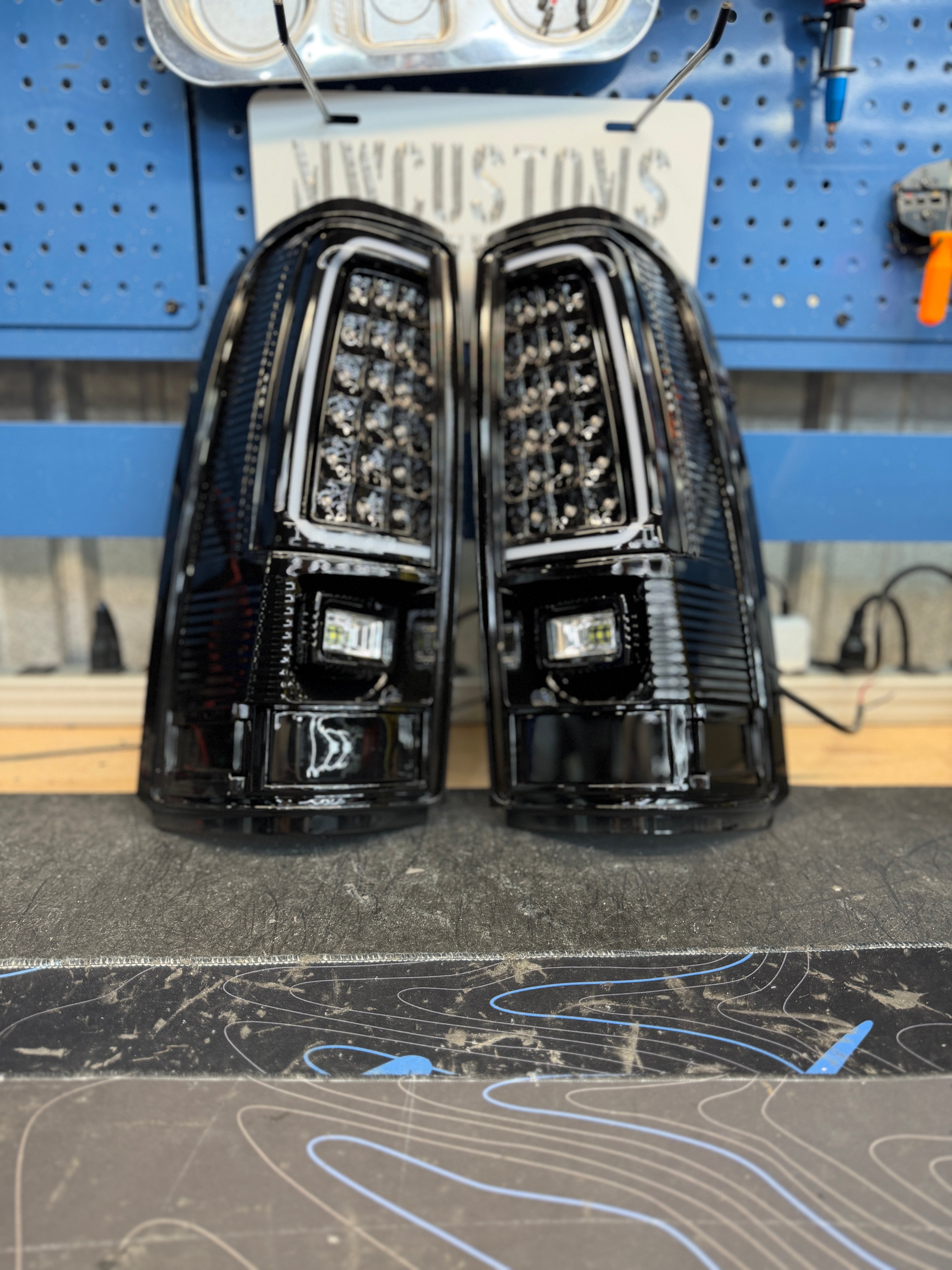 1999-2006 GMC SIERRA | 2003-2007 CHEVY SILVERADO LED TAIL LIGHTS