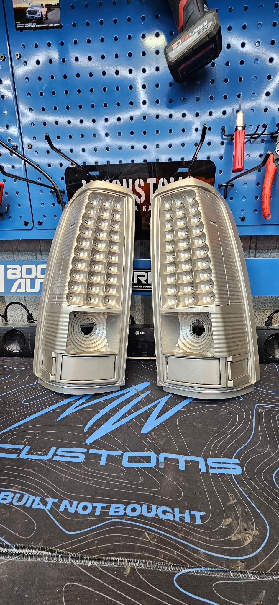 1999-2006 GMC SIERRA | 2003-2007 CHEVY SILVERADO LED TAIL LIGHTS