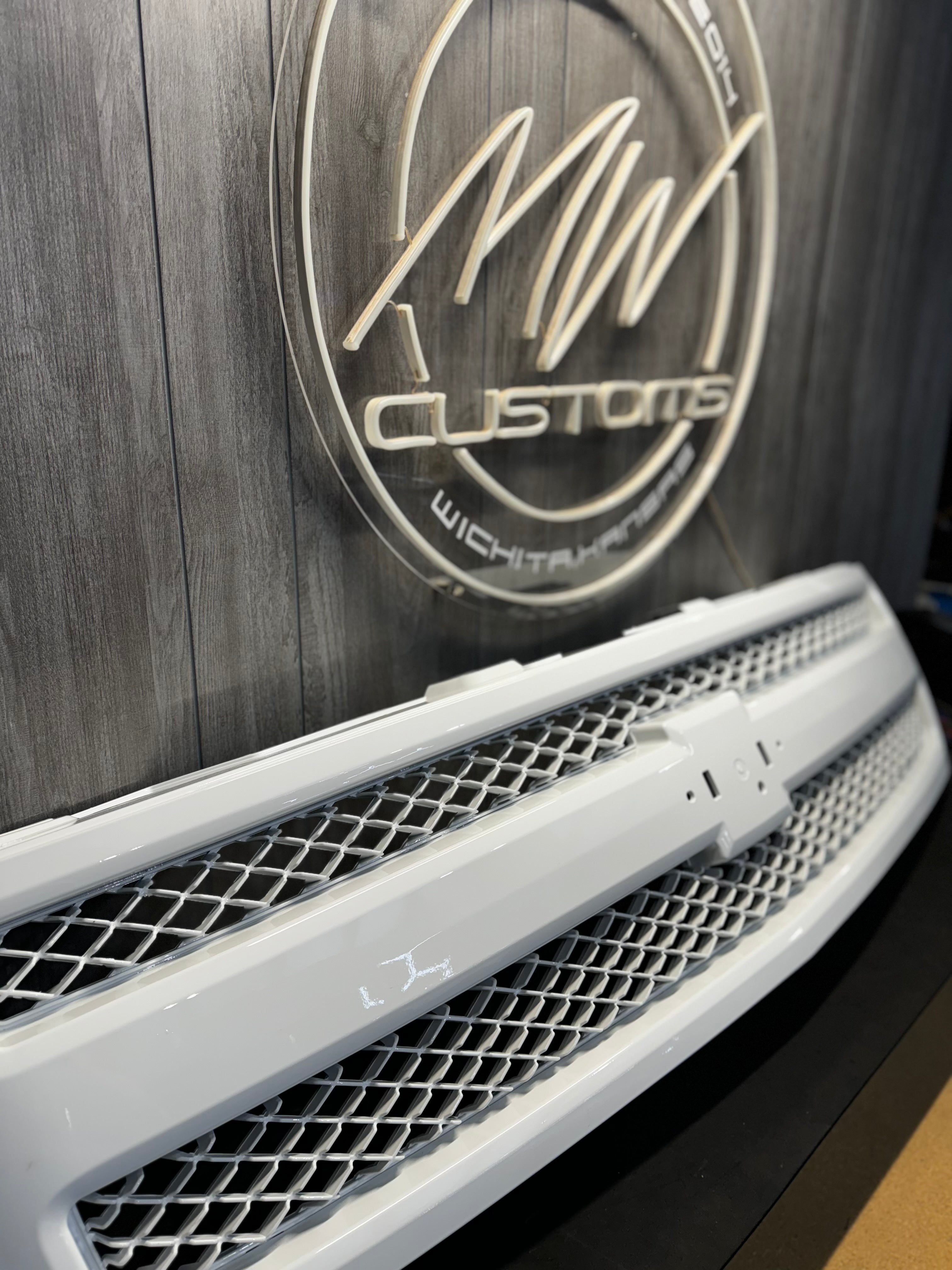 2007 - 13 CHEVY SILVERADO GRILLE *PAINT CODE: 8624* (OPEN BOX)