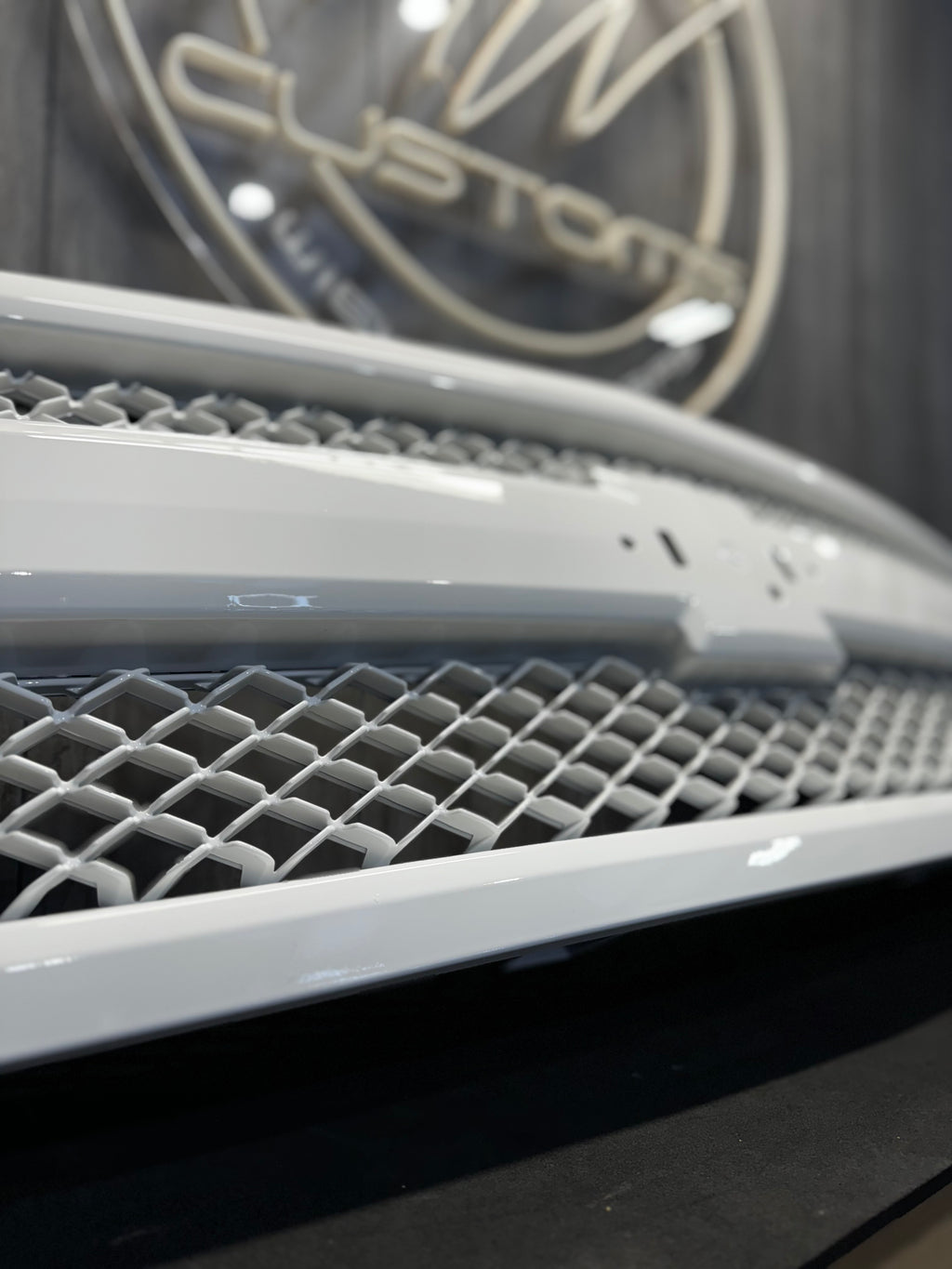 2007 - 13 CHEVY SILVERADO GRILLE *PAINT CODE: 8624* (OPEN BOX)