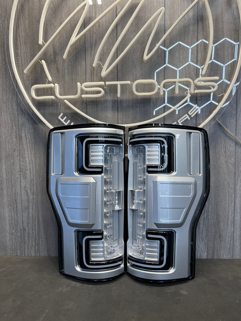 2017-19 FORD SUPER DUTY C BAR TAIL LIGHTS