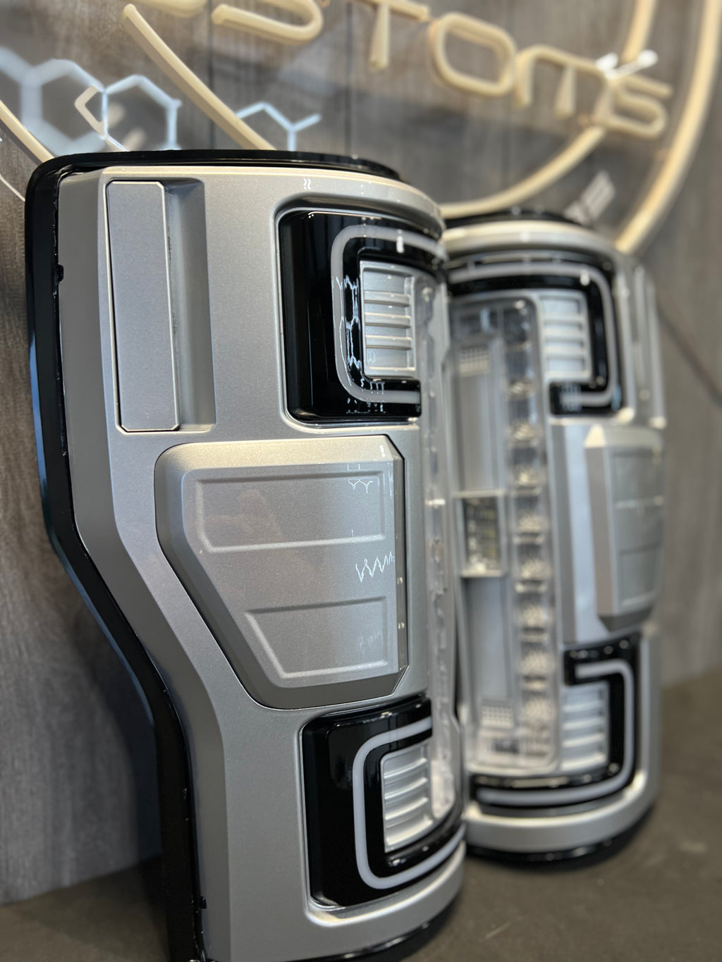 2017-19 FORD SUPER DUTY C BAR TAIL LIGHTS