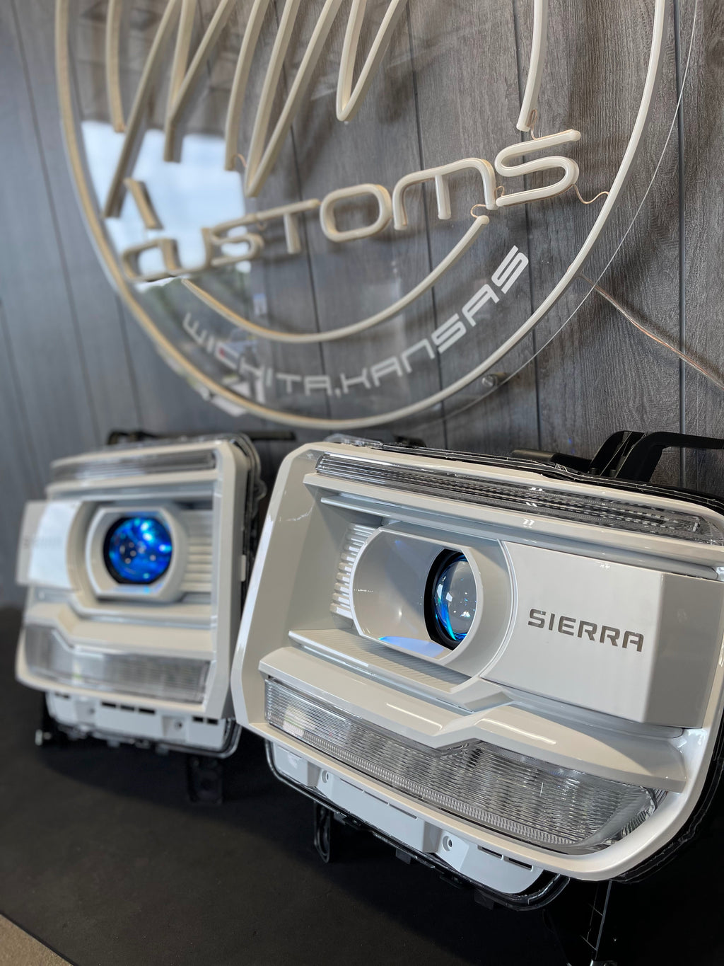2014-18 GMC SIERRA HEADLIGHTS