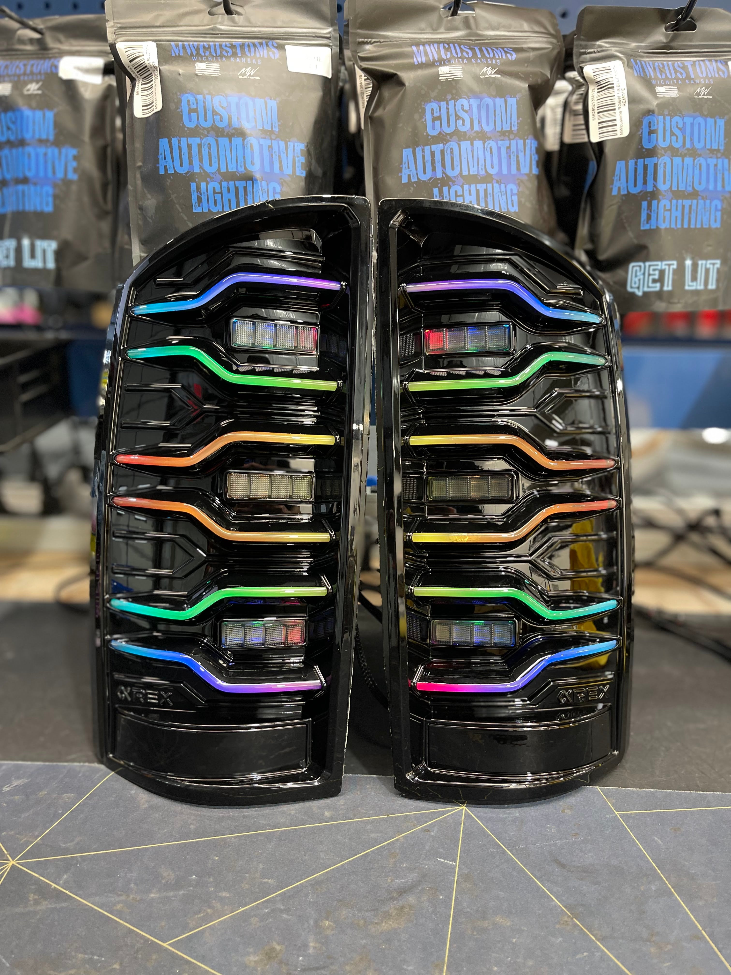 【X9843】ディー・ライト/デュウドロップス・イン・ザ・リミックス 2002-08 Dodge Ram AlphaRex LUXX Tail Lights | MW Customs