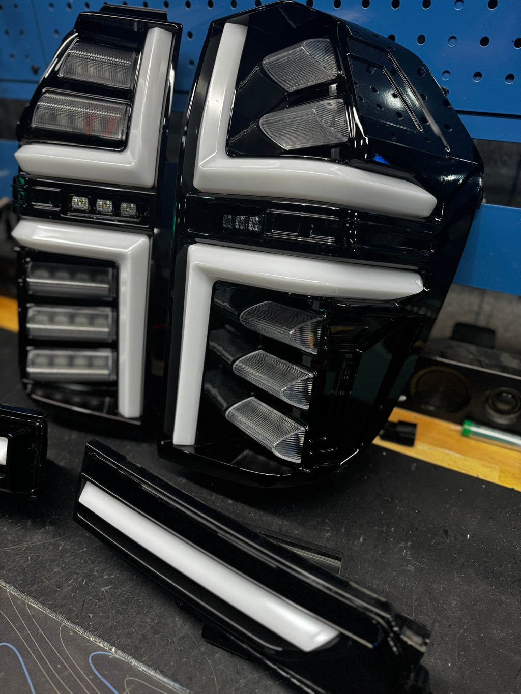 2021 - 24 GMC YUKON / YUKON XL 4pc. TAIL LIGHTS