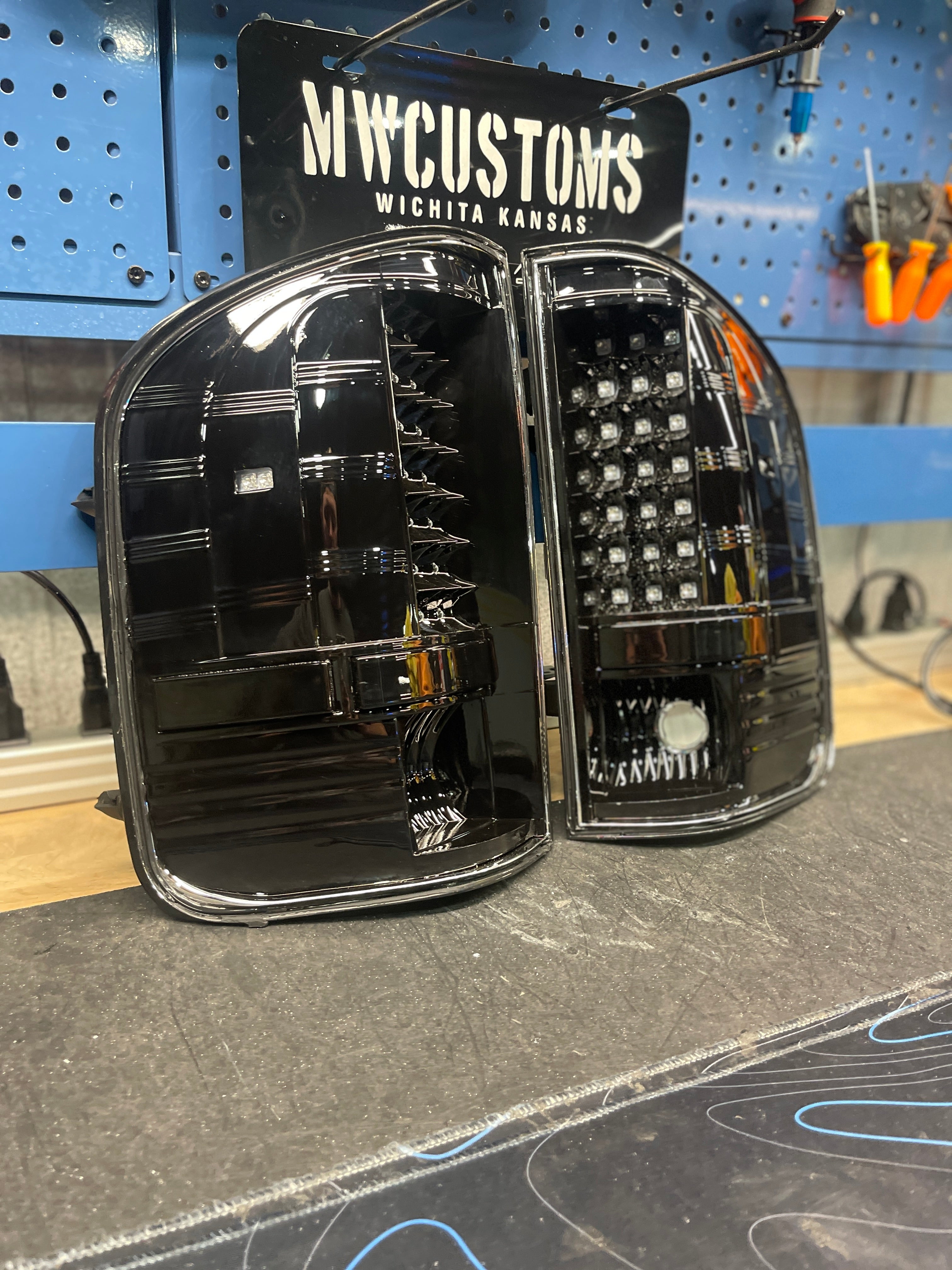 2007.5 - 13 CHEVY SILVERADO LED TAIL LIGHTS
