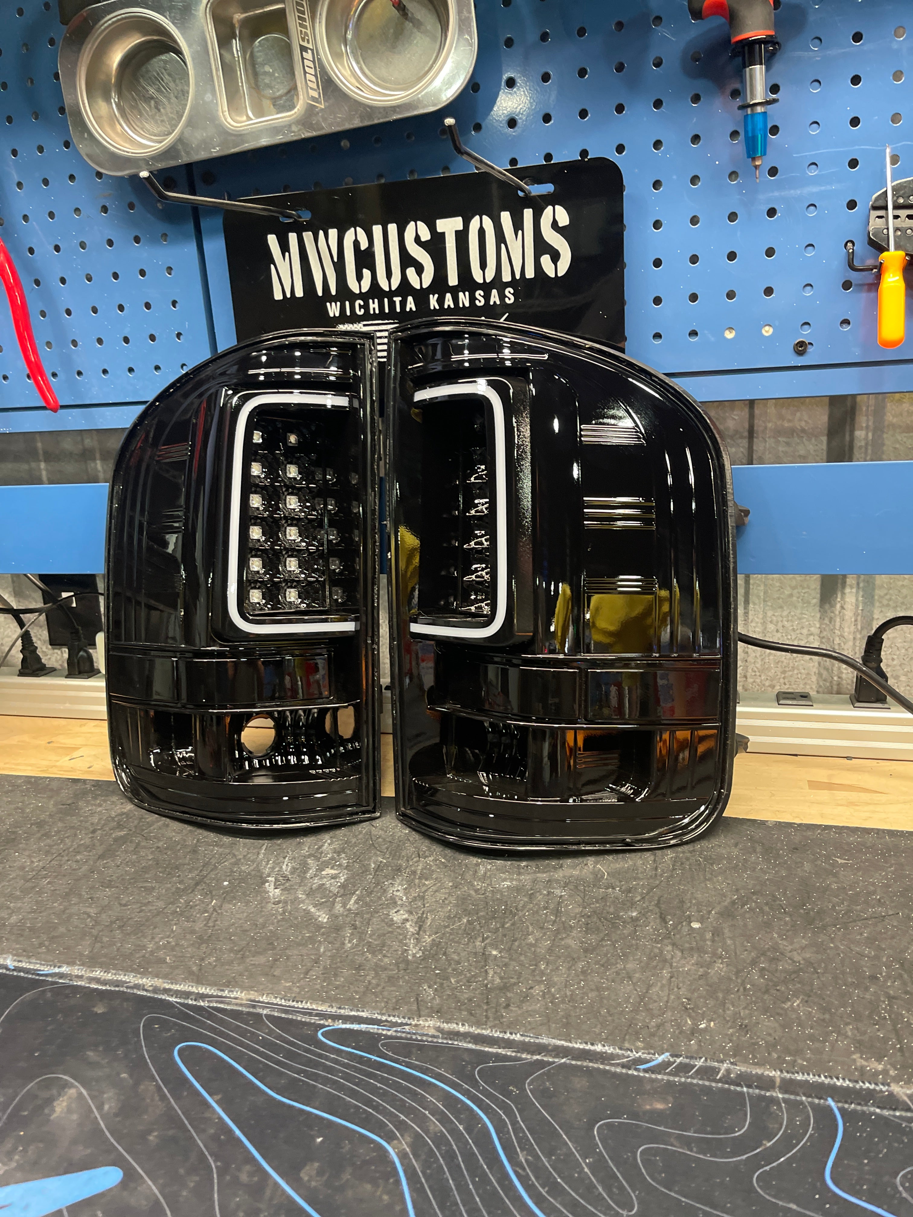 2007.5 - 13 CHEVY SILVERADO C BAR LED TAIL LIGHTS