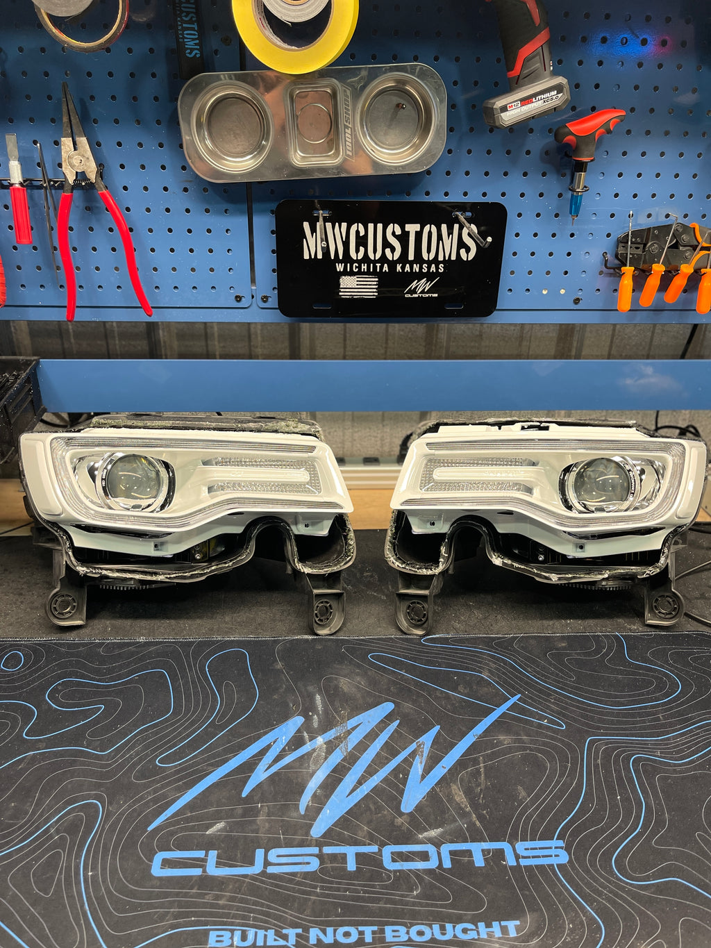 2014 - 22 JEEP GRAND CHEROKEE OEM HEADLIGHTS