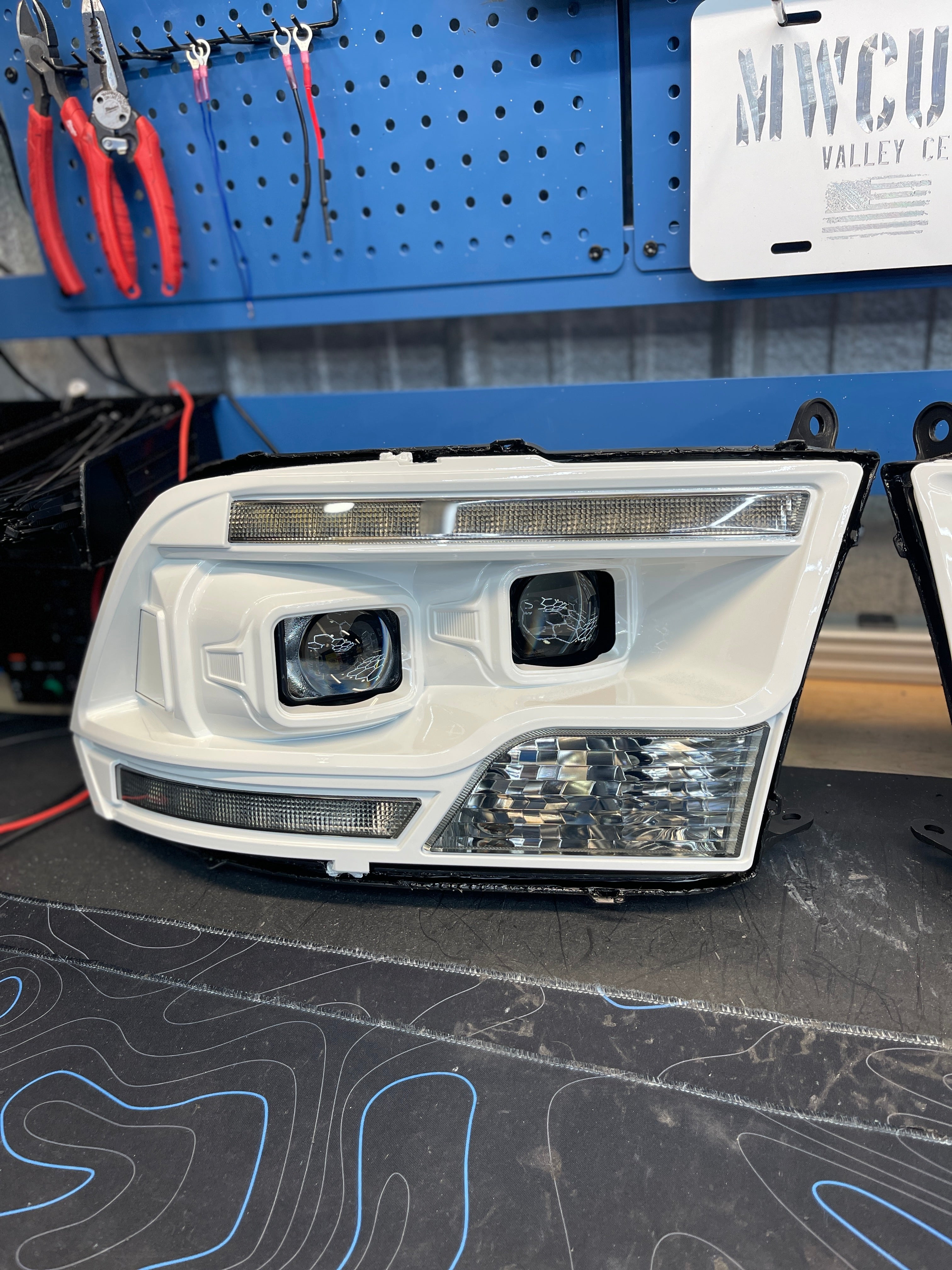 2009 - 18 RAM 1500 / 2010 - 18 RAM 2500/3500 MORIMOTO HYBRID HEADLIGHTS