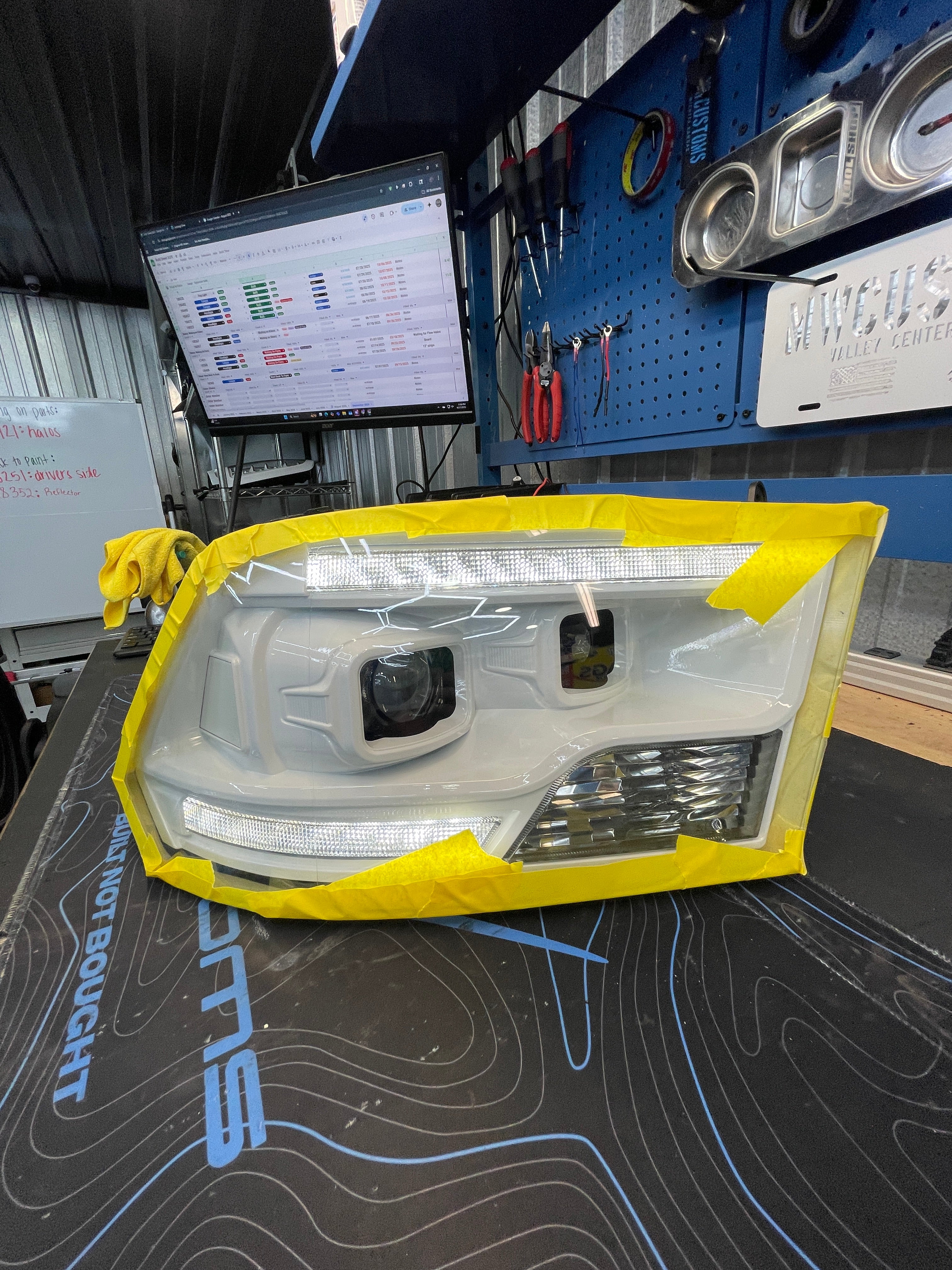 2009 - 18 RAM 1500 / 2010 - 18 RAM 2500/3500 MORIMOTO HYBRID HEADLIGHTS