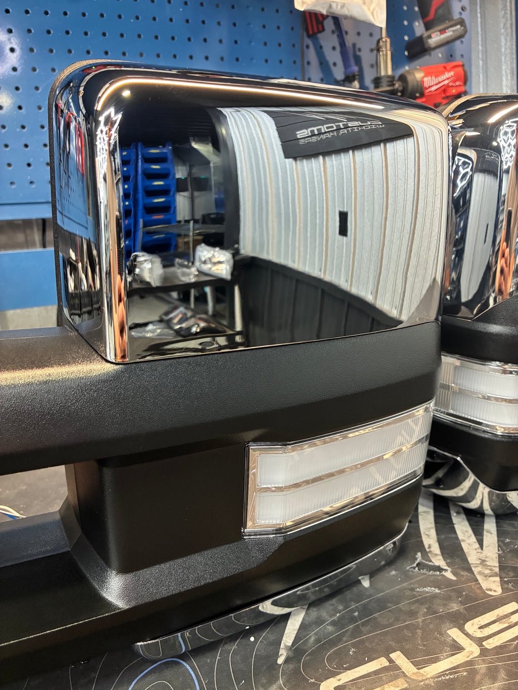 OPEN BOX – 1988-1998 GMC Sierra | Chevy Silverado Tow Mirrors *Textured Arm w/ Chrome Caps*