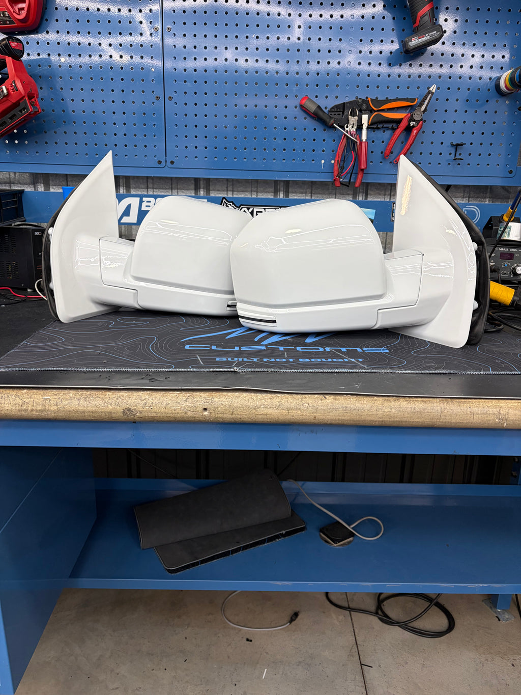 OPEN BOX – 2015-2020 Ford F150 Custom Mirrors *PAINT CODE: Oxford White*