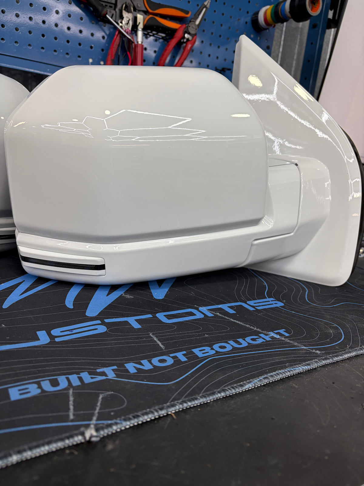 OPEN BOX – 2015-2020 Ford F150 Custom Mirrors *PAINT CODE: Oxford White*
