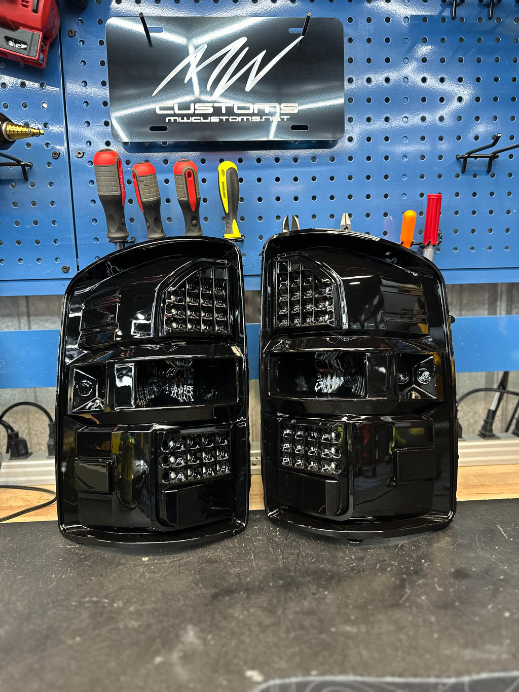 2014-19 GMC SIERRA TAIL LIGHTS