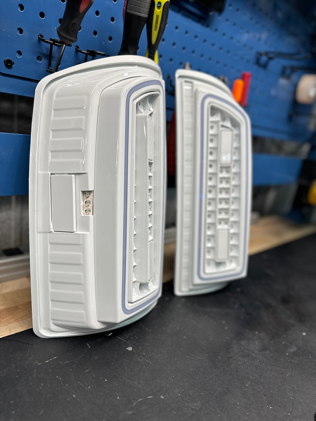 2007-08 DODGE RAM OVAL TAIL LIGHTS