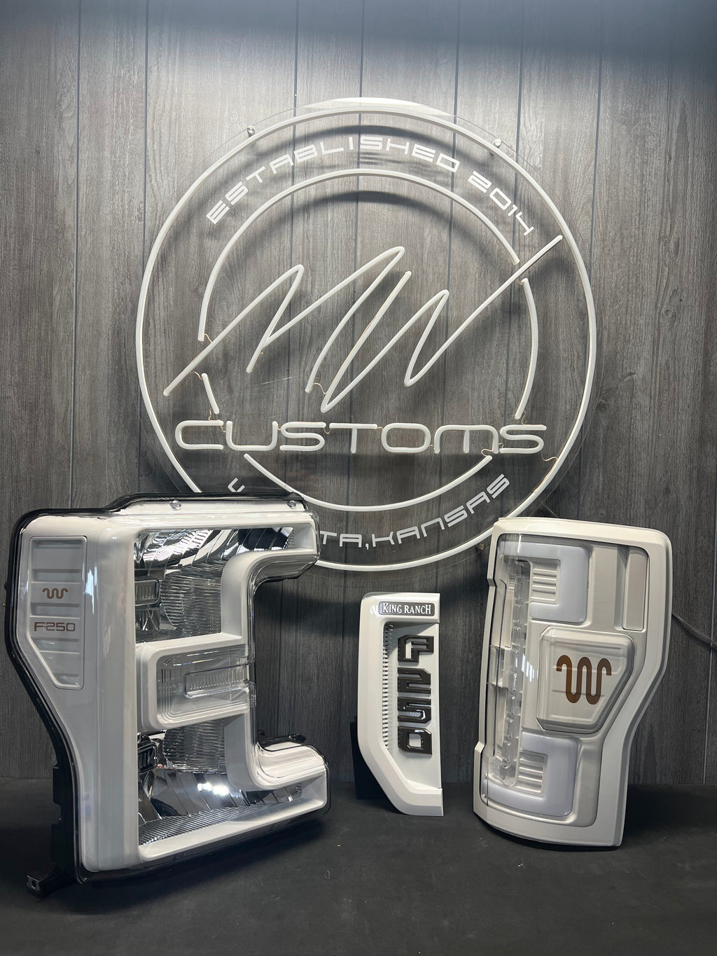 2017-19 FORD SUPER DUTY C BAR TAIL LIGHTS