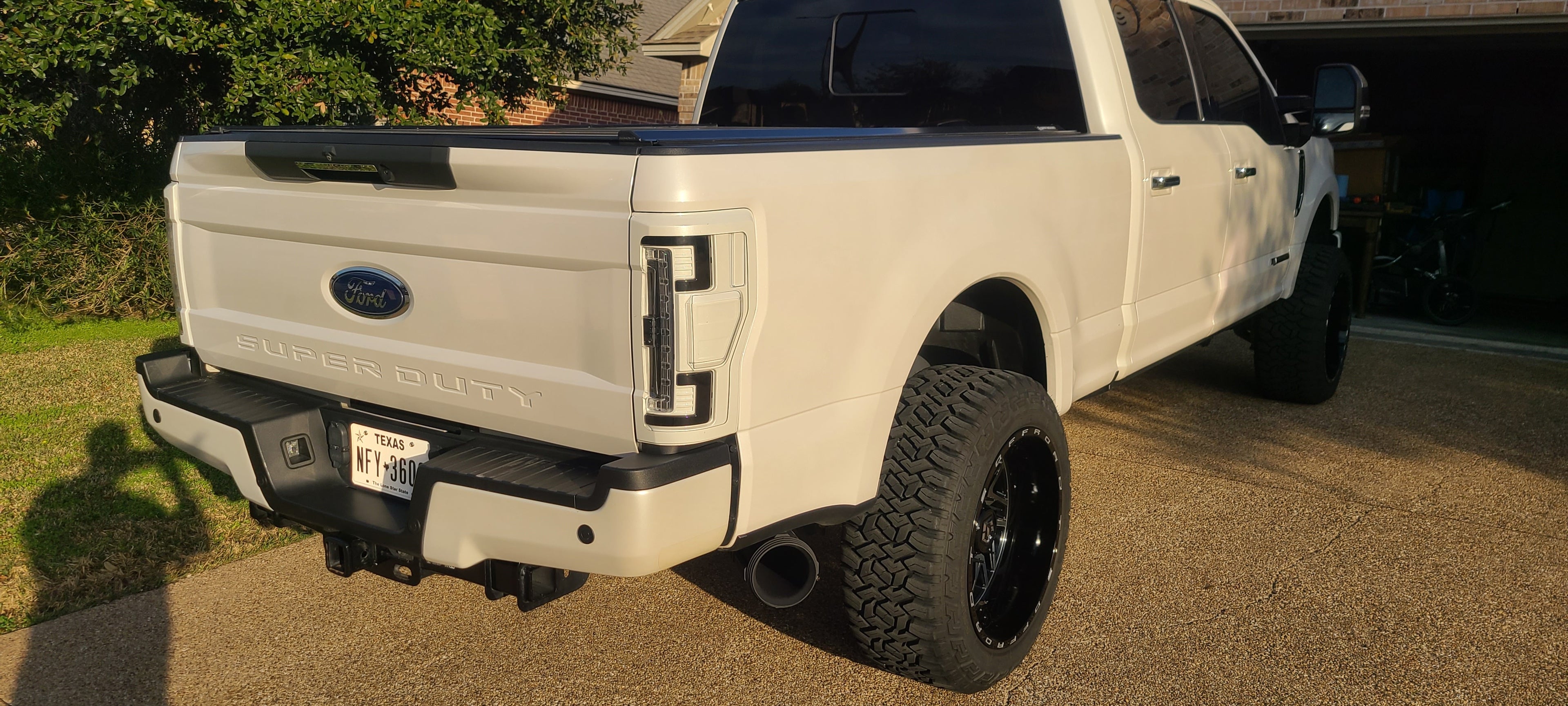 2017-19 FORD SUPER DUTY C BAR TAIL LIGHTS