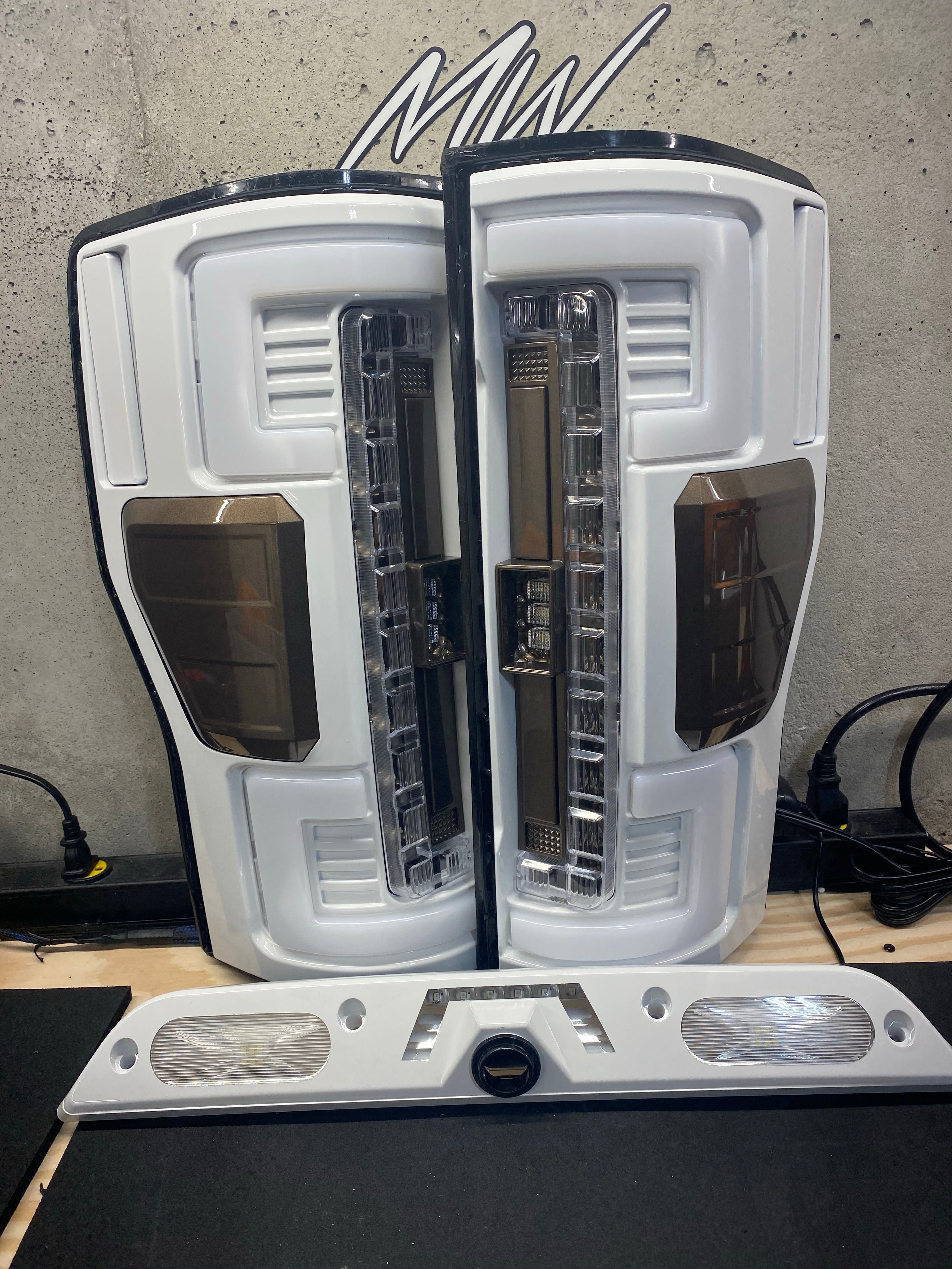 2017-19 FORD SUPER DUTY C BAR TAIL LIGHTS